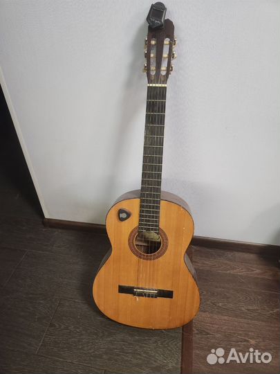 Гитары, укулеле и комбоусилители (б/у)