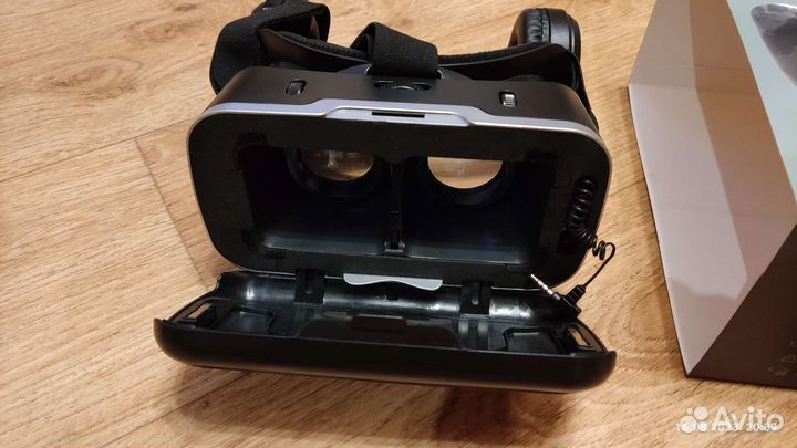 Очки виртуальной реальности с пультом