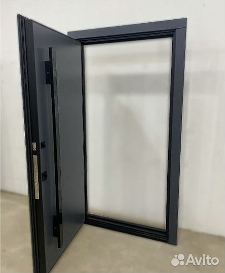 Металлическая входная дверь с подсветкой