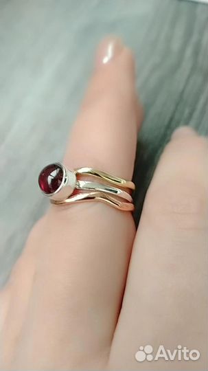 Серебряное кольцо с гранатом