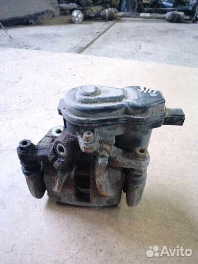 Суппорт тормозной задний правый Land Rover Range R