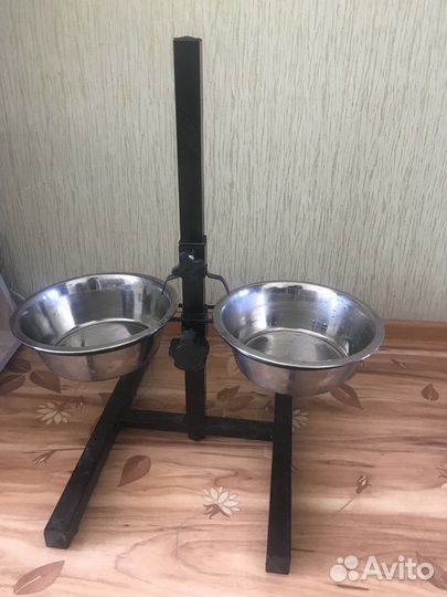 Стойка с мисками для собак