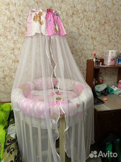 Детская овальная кроватка с маятником