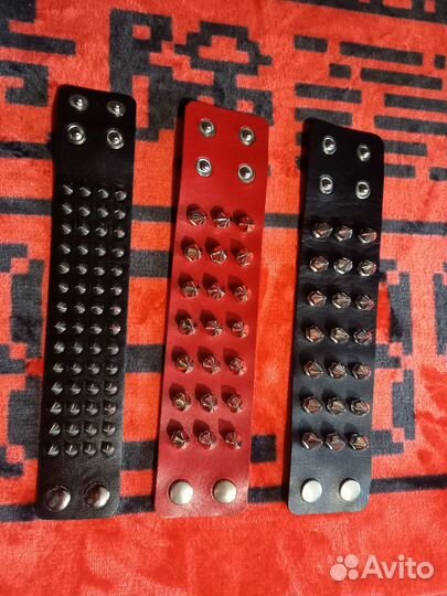 Напульсник браслет кожаный с шипами