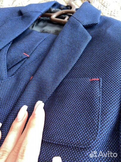 Новый школьный костюм на мальчика