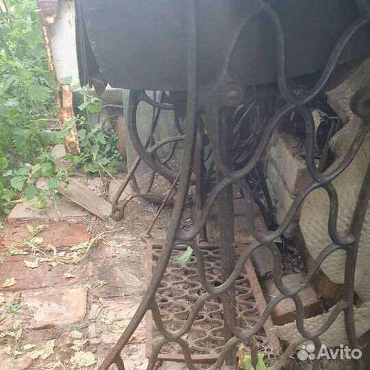 Чугунная станина от швейной машинки