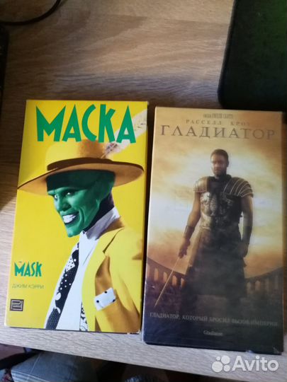 Видеокассеты с фильмами и мультфильмами