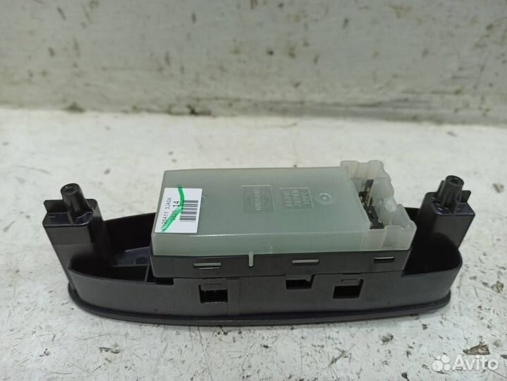 Кнопка стеклоподъемника