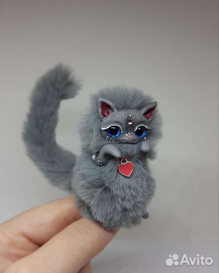 Миниатюрный серый кот