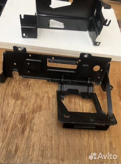 Кронштейны блоков навигации и телефона Ауди А8