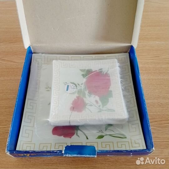 Столовый набор тарелок