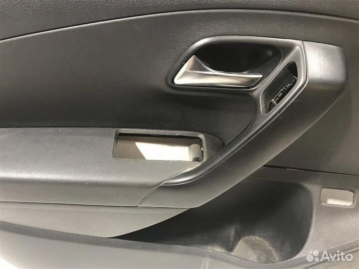 Обшивка двери передней левой VW Polo Sedan