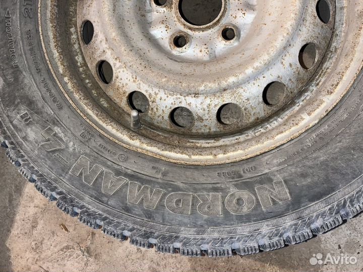 Pirelli Ice Zero 215/65 R16