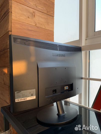 Монитор Samsung syncmaster e2220