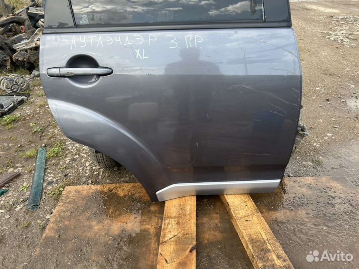 Дверь задняя правая Mitsubishi Outlander Xl