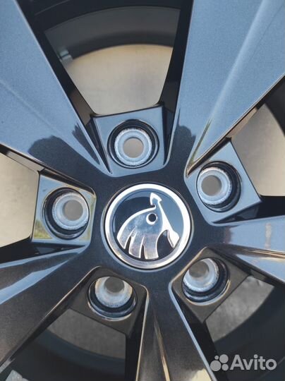 Продаю в сборе комплект зимних колёс 205/60 R16