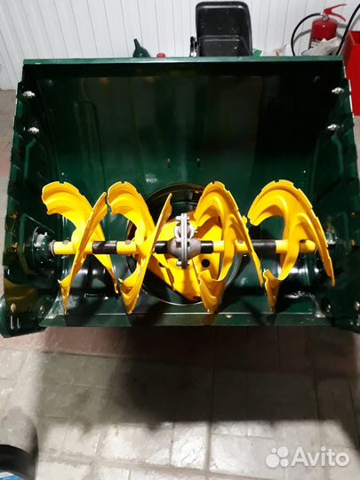 Снегоуборщик бензиновый