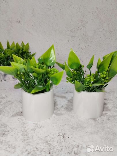 Искусственная зелень в кашпо