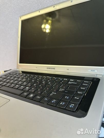 Ноутбук samsung NP-R520