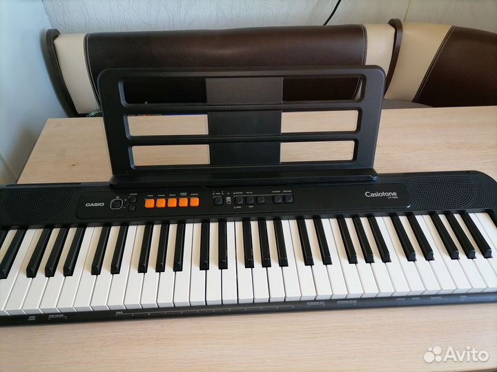 Продаётся синтезатор Casio GT-S100
