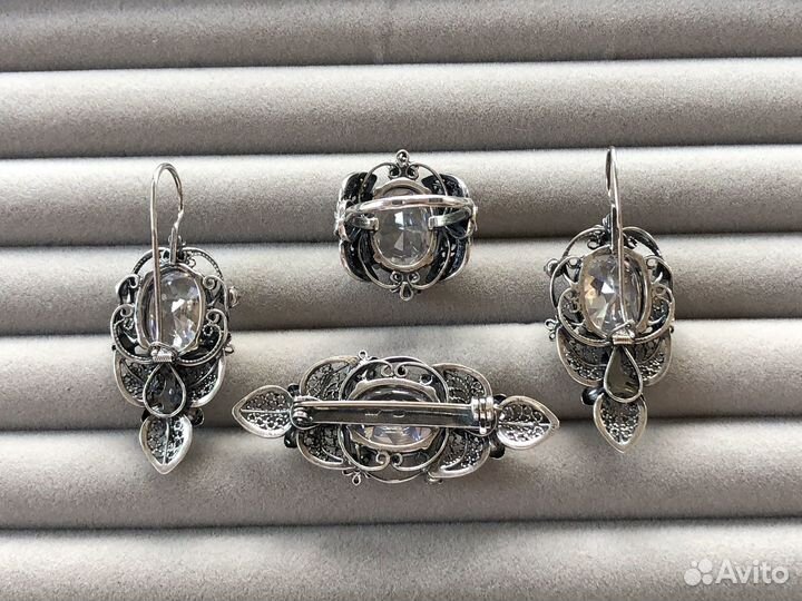 Редкий шикарный сереьряный комплект с камнями