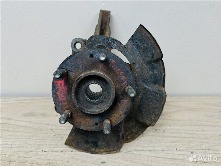 Кулак поворотный передний левый Hyundai Tucson 1