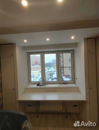 Детская рабочая зона у окна