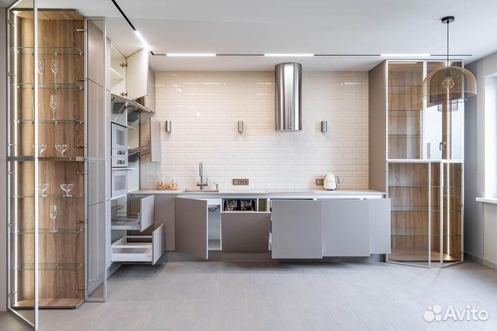 Кухня современная без верхних шкафов