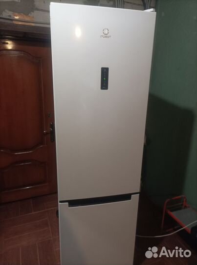 Холодильник бу indesit