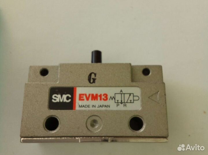 Пневмораспределитель с ручным управлением SMC