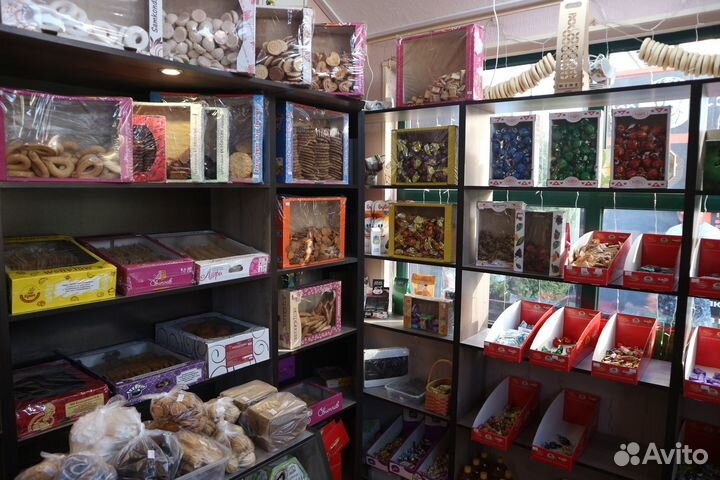 Магазин кондитерских изделий, чая и кофе