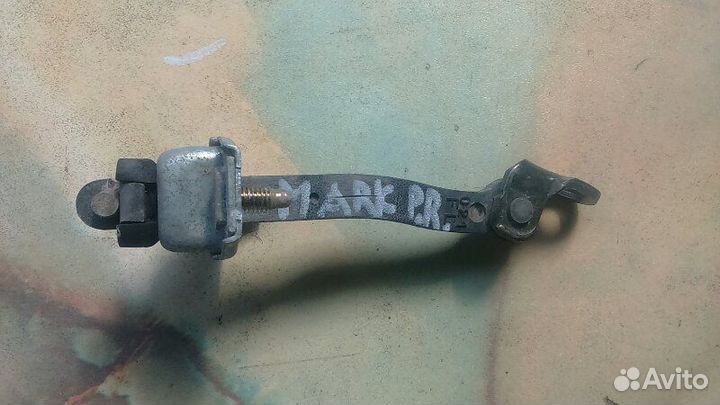 Ограничитель двери передний правый Toyota Mark Ii