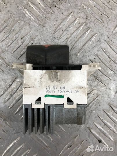 Кнопка аварийной сигнализации Форд Фокус 1