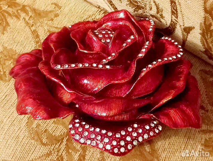 Металлическая роза шкатулка