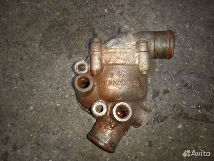 Корпус термостата Mercedes w123 мерседес 123