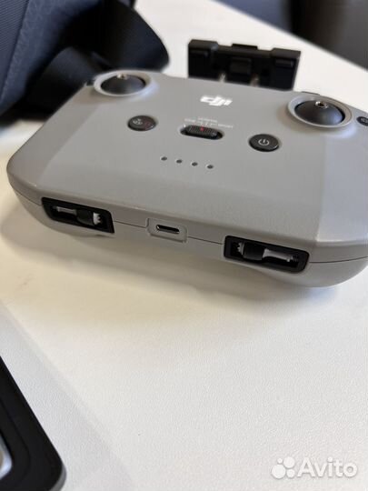 Пульт и запчасти от квадрокоптера dji mavic air 2