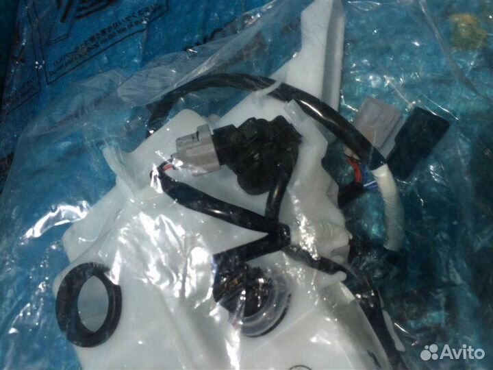 Бачок омывателя лобового стекла Toyota Land