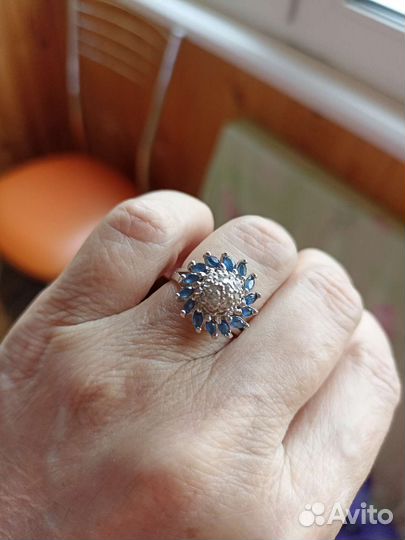 Серебряное кольцо с сапфиром