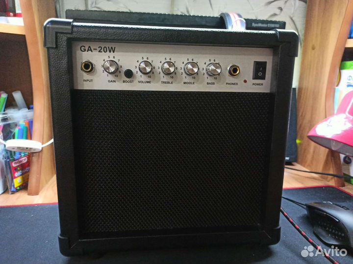 Гитарный комбоусилитель