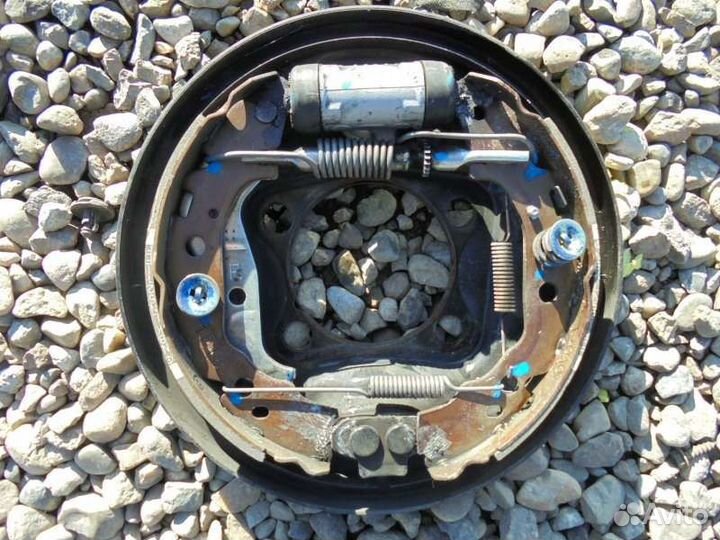 Тормозной механизм задний правый Toyota Vitz