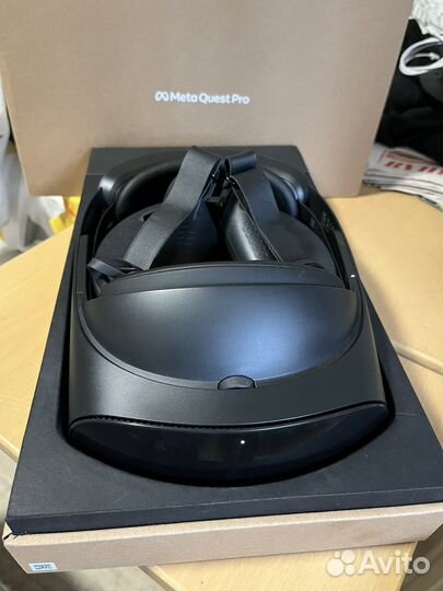 Шлем виртуальной реальности oculus qwest pro
