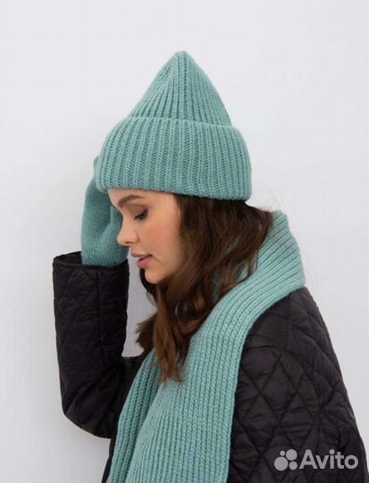 Комплект шапка, шарф и варежки новый