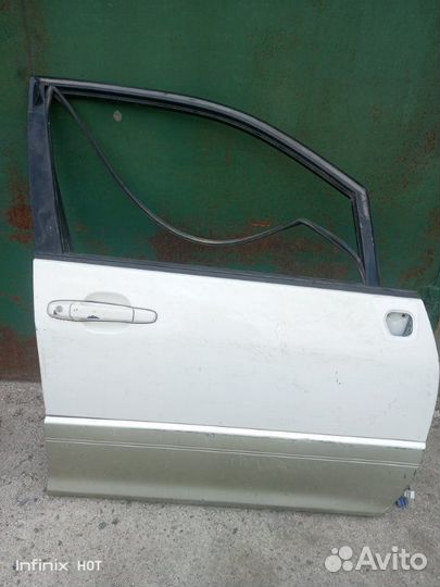 Дверь боковая передняя правая Toyota Harrier MCU10
