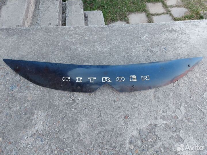 Дефлектор на капот