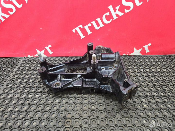 Кронштейн буксировочный левый Volvo FH