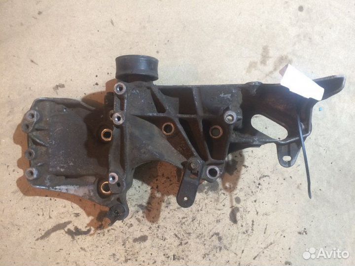 Кронштейн кондиционера Renault Symbol LB 1999