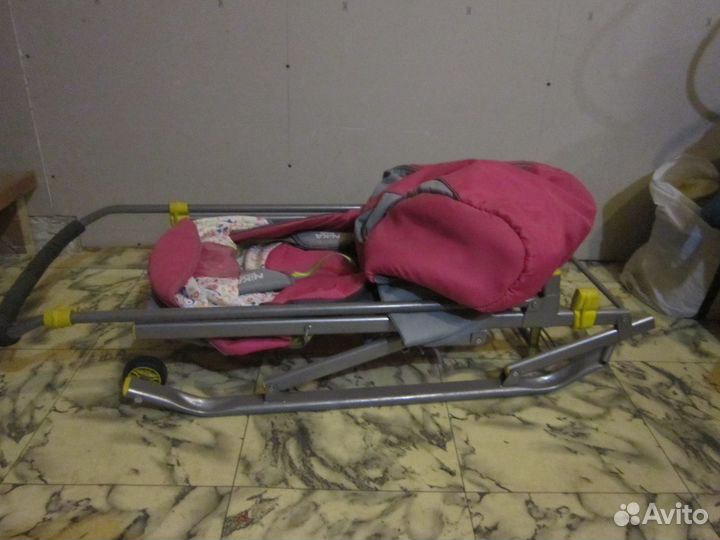 Детские санки на колесиках
