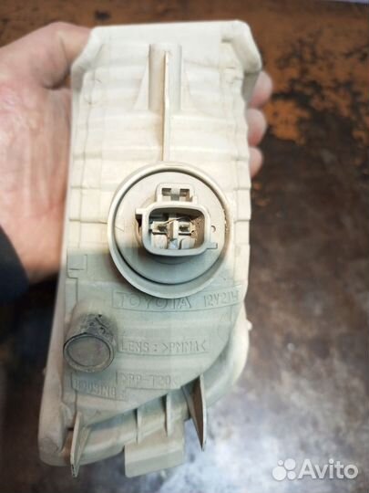 Фара противотуманная левая toyota mark 2 gx110