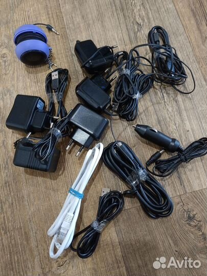 Зарядки и провода. Все что на фото