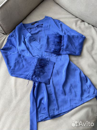 Атласный брючный костюм